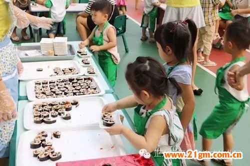 河南洛陽正大偉才幼兒園“關(guān)愛留守兒童夏令營”之愛心義賣活動