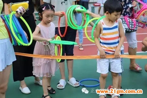 河南洛陽正大偉才幼兒園“關(guān)愛留守兒童夏令營”之愛心義賣活動