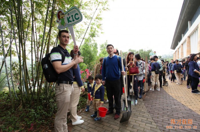 廣西南寧美泉偉才幼兒園開展植樹節(jié)公益活動