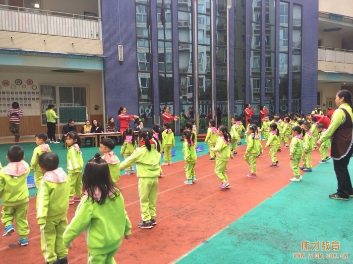 四川成都溫江時(shí)代西錦偉才幼兒園：快樂早操，快樂游戲