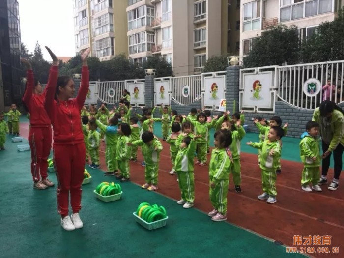 四川成都溫江時(shí)代西錦偉才幼兒園：快樂早操，快樂游戲