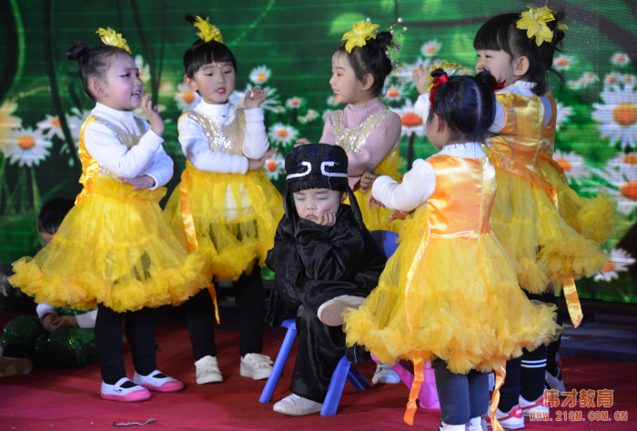 山西呂梁永寧偉才幼兒園：“慶元旦，迎新年”文藝匯演