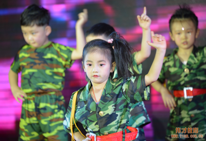 山西呂梁永寧偉才幼兒園：“慶元旦，迎新年”文藝匯演