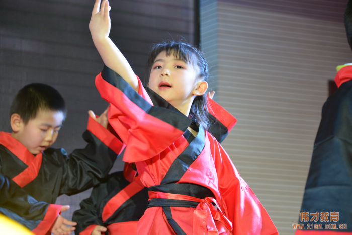 山西呂梁永寧偉才幼兒園：“慶元旦，迎新年”文藝匯演