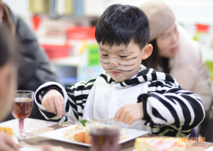 湖北荊州楚天都市佳園偉才幼兒園：動(dòng)物音樂劇，任性跨年