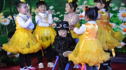 山西呂梁永寧偉才幼兒園：“慶元旦，迎新年”文藝匯演