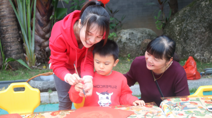 廣西東興天鵝湖偉才幼兒園：迎新春，逛廟會(huì)