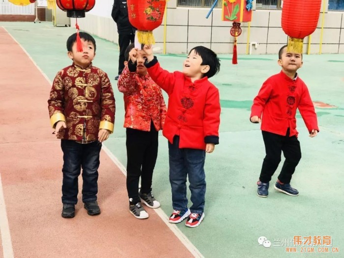 甘肅蘭州格蘭綠都偉才幼兒園：正月十五花燈展 大家齊樂慶元宵