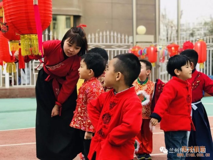 甘肅蘭州格蘭綠都偉才幼兒園：正月十五花燈展 大家齊樂慶元宵