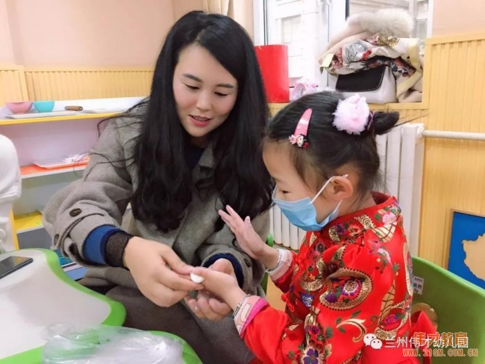 甘肅蘭州格蘭綠都偉才幼兒園：正月十五花燈展 大家齊樂慶元宵