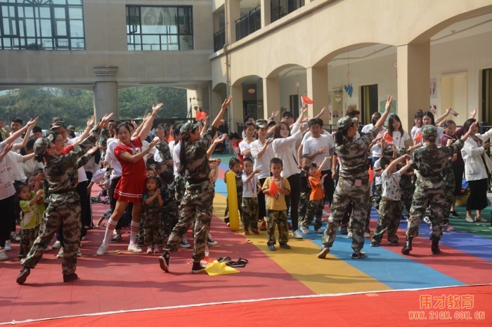 潼南偉才幼兒園慶祝建國70周年 “我是小小兵”親子運(yùn)動會