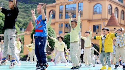 貴州松桃鴻合偉才幼兒園：復(fù)學(xué)記