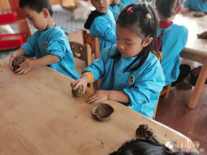 歡樂(lè)課堂：一起玩泥巴！丨甘肅天水佳水岸偉才幼兒園