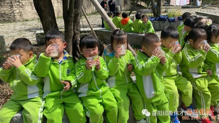 傳承紅色文化，弘揚革命精神——湖南益陽印象偉才幼兒園春游活動