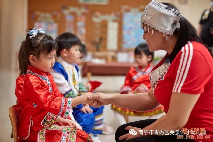 “壯鄉(xiāng)歌圩節(jié)，五彩三月三”——廣西南寧美泉偉才幼兒園