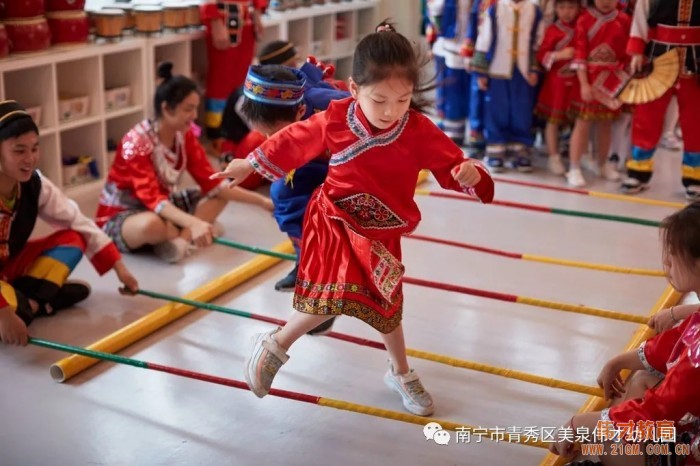 “壯鄉(xiāng)歌圩節(jié)，五彩三月三”——廣西南寧美泉偉才幼兒園