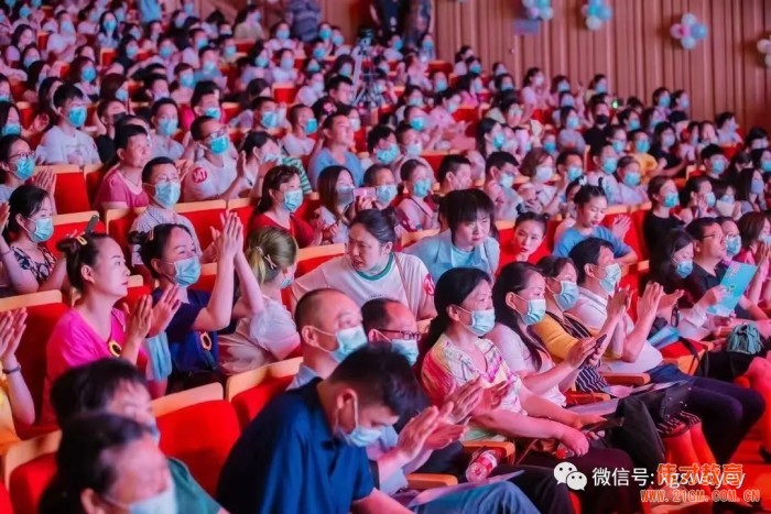 湖北孝感偉才幼兒園慶建黨100周年暨六一文藝匯演，榮登《孝感晚報(bào)》